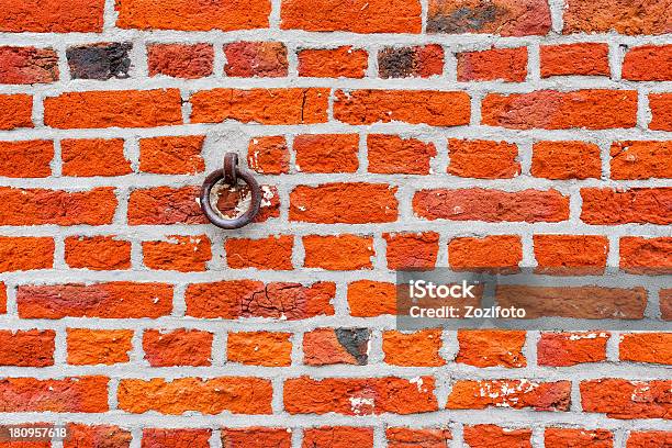 Vecchio Muro Di Mattoni Con Anello - Fotografie stock e altre immagini di A forma di blocco - A forma di blocco, Architetto, Architettura