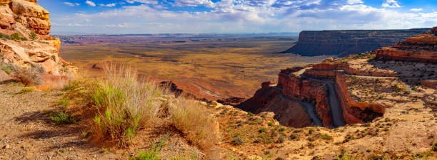 моки-дагуэй - moki dugway стоковые фото и изобра�жения