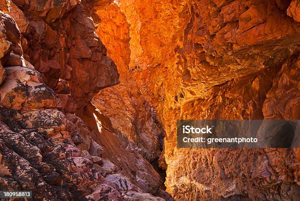 Redbank Gorge West Macdonnell Ranges - Fotografie stock e altre immagini di Burrone - Burrone, Alice Springs, Ambientazione esterna