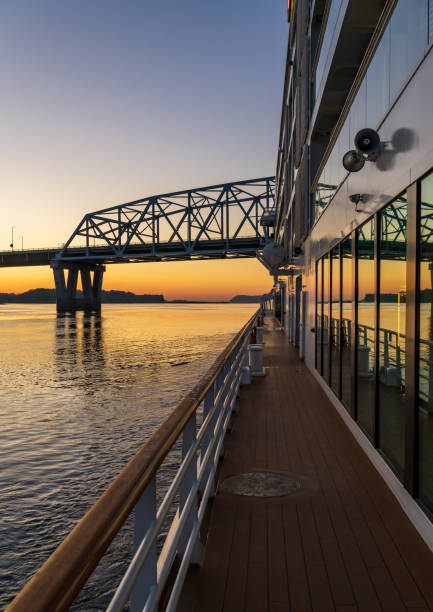 istock River cruise boat sails to Mark Twain Memorial road bridge 1809654702