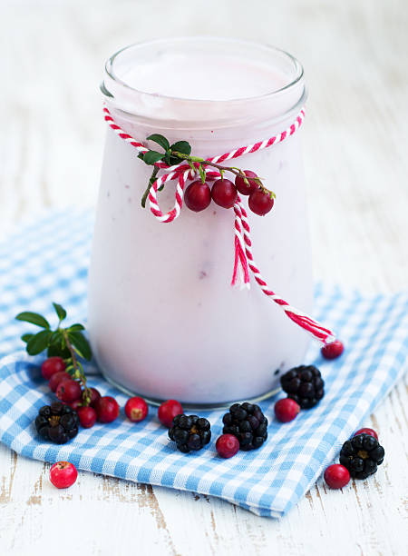 joghurt - healthy lifestyle cranberry healthy eating milk shake stock-fotos und bilder