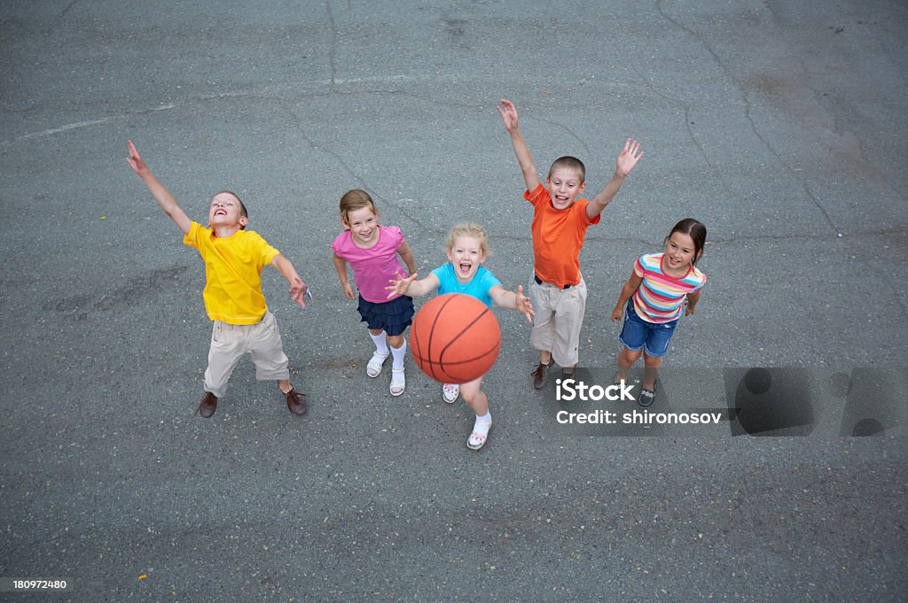 Reproductores de baloncesto - Foto de stock de Niño libre de derechos