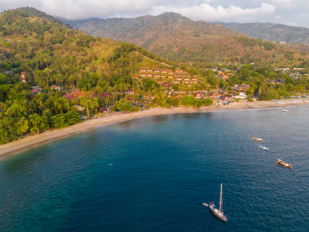 aerial view of senggigi resort in lombok island, west nusa tenggara, indonesia - tenggara стоковые фото и изображения