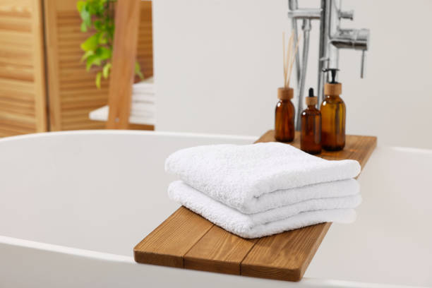 istock Stacked soft towels on tub tray in bathroom 1810147166