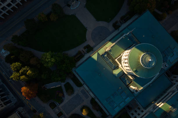 Overhead Drone Shot of Ohio Statehouse on Clear Day Aerial still image of the Ohio Statehouse taken by a drone flying directly above on a clear, Fall day in Columbus, Ohio. ohio ohio statehouse columbus state capitol building stock pictures, royalty-free photos & images