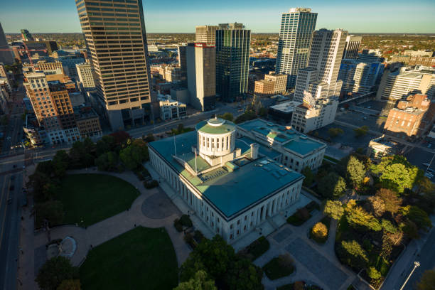 Aerial Shot of Ohio Statehouse on Clear Day Aerial still image of the Ohio Statehouse taken by a drone on a clear, Fall day in Columbus, Ohio. ohio ohio statehouse columbus state capitol building stock pictures, royalty-free photos & images