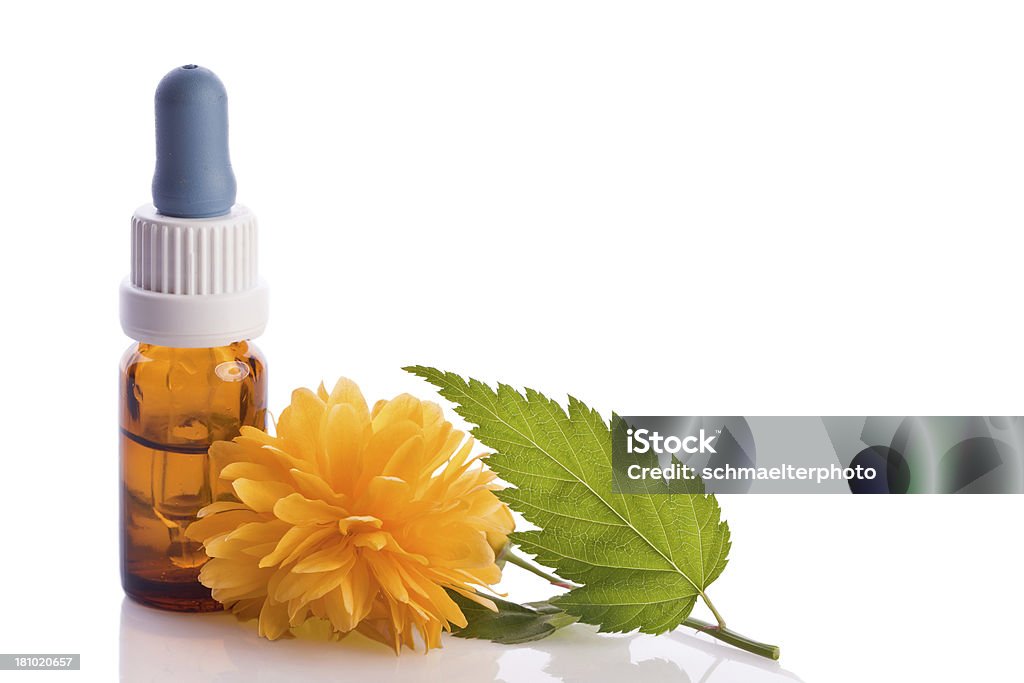 Żółty jaskier homeopatycznych leczenia - Zbiór zdjęć royalty-free (Aromaterapia)