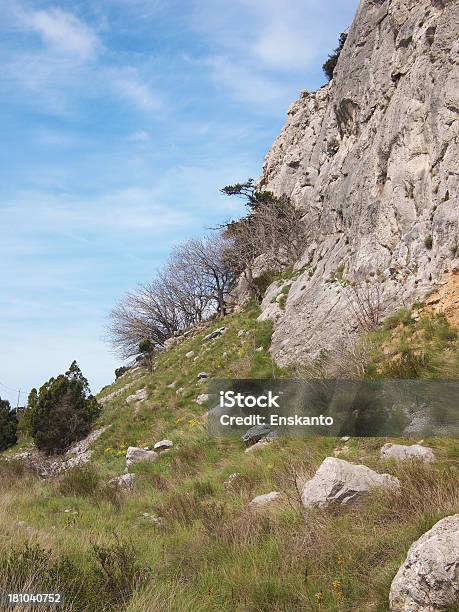 Rock E Céu - Fotografias de stock e mais imagens de Ao Ar Livre - Ao Ar Livre, Azul, Branco