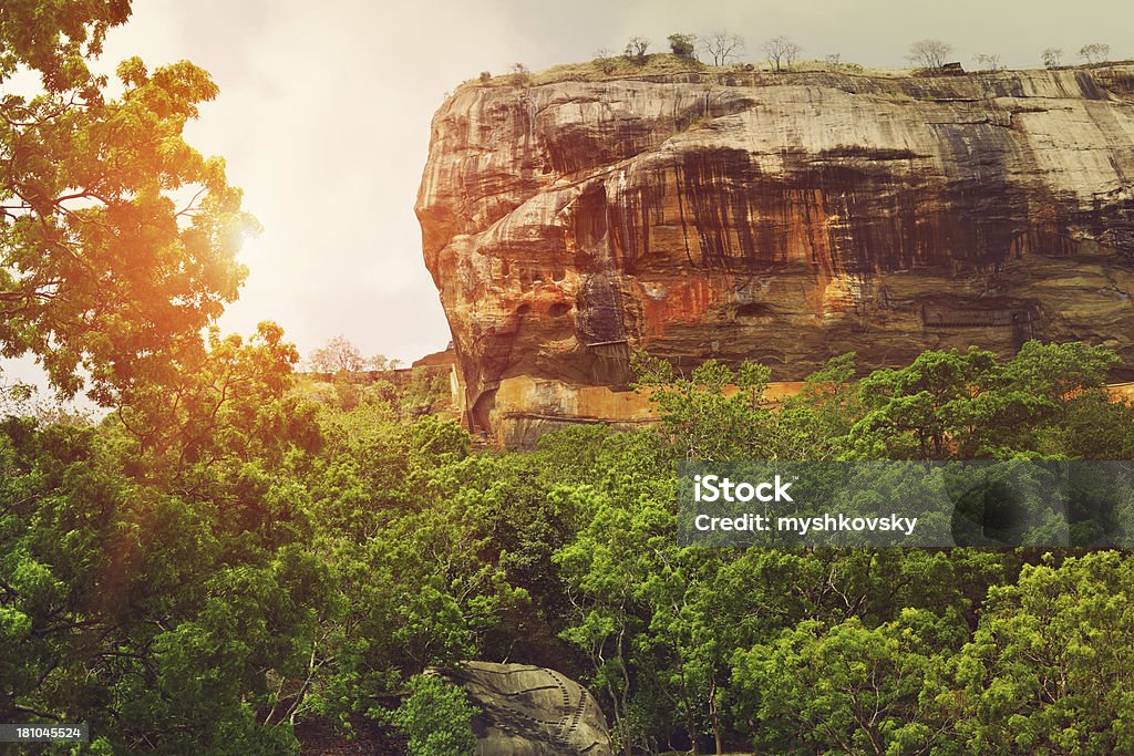 Lion's rock, Sigiriya - Foto de stock de Ajardinado royalty-free