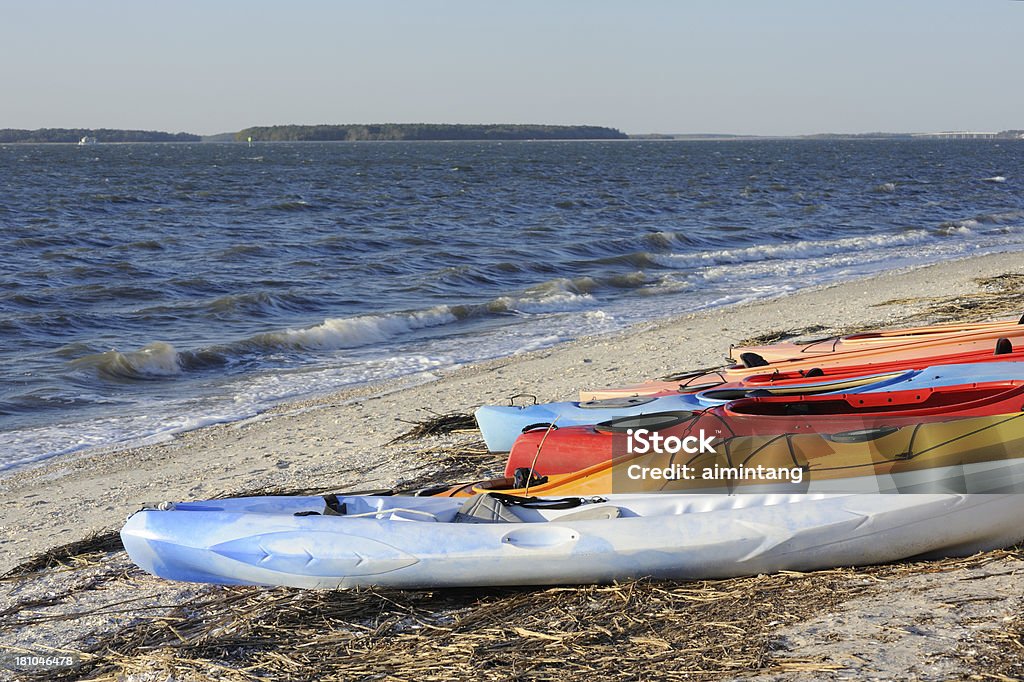 Canoe on Beach - Foto de stock de Canoa libre de derechos