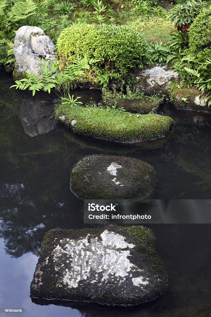 Passo pedras, estilo japonês Jardim - Royalty-free Ajardinado Foto de stock