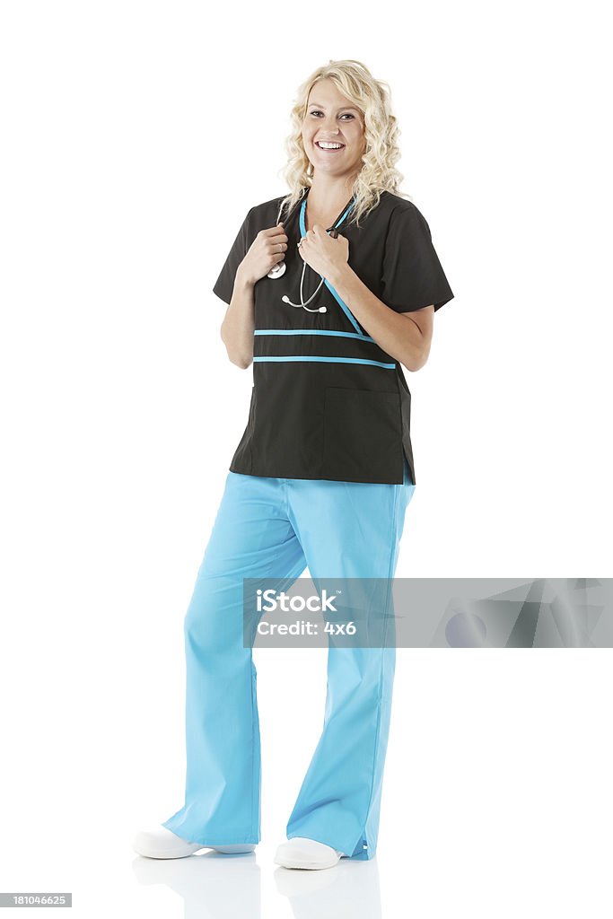 미소 짓는 젊은 여성 간호사 - 로열티 프리 20-29세 스톡 사진