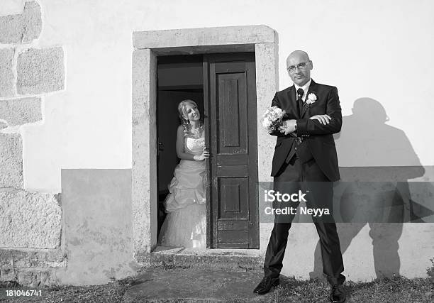 Foto de Noiva E Noivo e mais fotos de stock de Adulto - Adulto, Amor, Bouquet