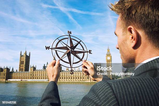 English Geschäftsmann Politiker Mp Bietet Platz Für Kompass Westminster Palacelondon Stockfoto und mehr Bilder von Geschäftsmann