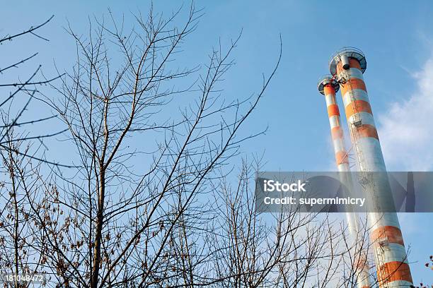 Smokestacks - Fotografias de stock e mais imagens de Alterações climáticas - Alterações climáticas, Azul, Chaminé - Estrutura Feita pelo Homem