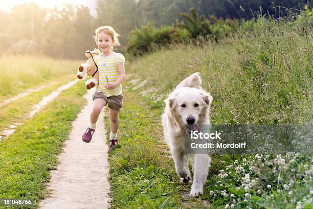 Wer Ist Schneller Stockfoto und mehr Bilder von 4-5 Jahre - 4-5 Jahre, Aktivitäten und Sport, Bewegung