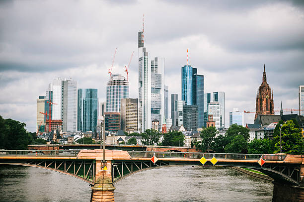 istock Skyline of Frankfurt am Main 181049168