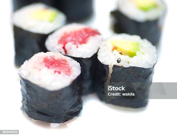 Rollos De Sushi Foto de stock y más banco de imágenes de Aguacate - Aguacate, Atún - Pescado, Color negro