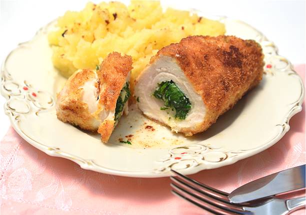 Pollo al Kiev con puré de papas - foto de stock