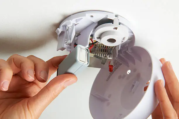 Photo of Replacing the battery in a smoke alarm