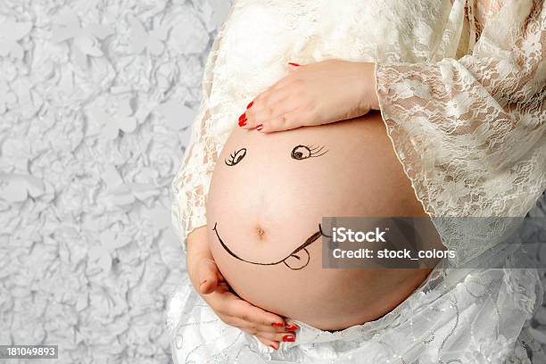 Die Schwangerschaft Stockfoto und mehr Bilder von Abwarten - Abwarten, Anfang, Bauch