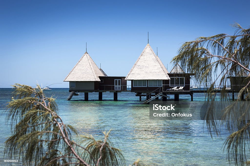 Paradiso tropicale Bungalow e Resort di lusso sull'acqua - Foto stock royalty-free di Acqua