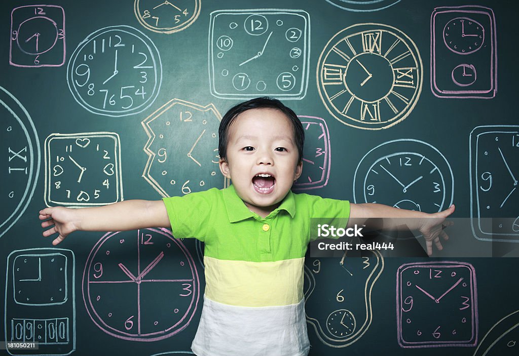 어린이 및 시계 - 로열티 프리 교실 스톡 사진