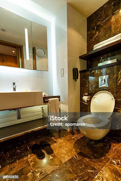 モダンなバスルームの高級ホテル - お手洗いのストックフォトや画像を多数ご用意 - お手洗い, からっぽ, ひげそり用鏡
