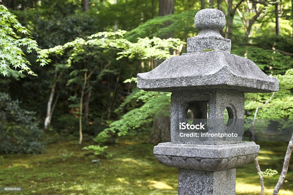 Pedra Lanterna, estilo japonês jardim, Quioto - Royalty-free Ajardinado Foto de stock