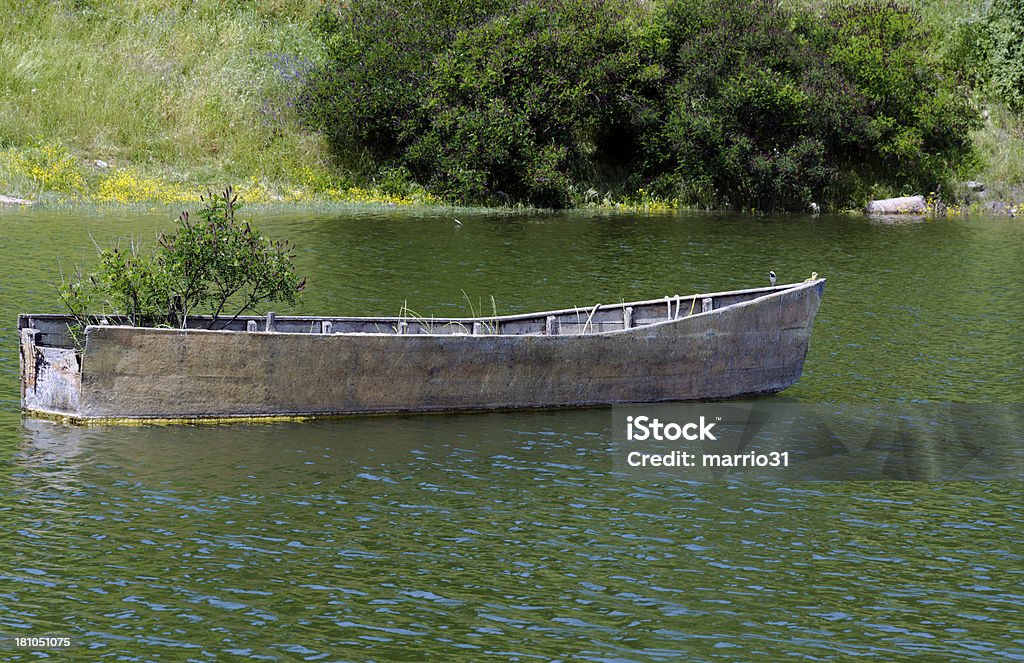 Velho barco de madeira - Foto de stock de Antigo royalty-free