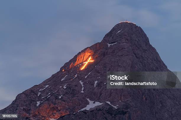 Midsummer Sonnwendfeuer Nightshot Festival Foto de stock y más banco de imágenes de Estado del Tirol - Estado del Tirol, Fuego, Montaña
