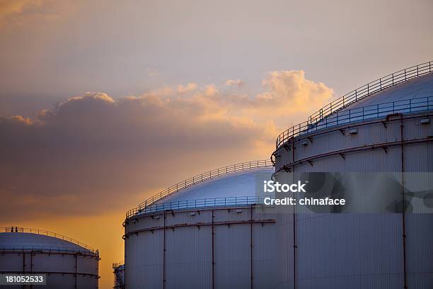 Ölvorratsbehälter Stockfoto und mehr Bilder von Ausrüstung und Geräte - Ausrüstung und Geräte, Außenaufnahme von Gebäuden, Baugewerbe