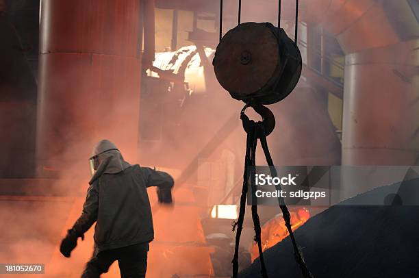 Issare - Fotografie stock e altre immagini di Acciaieria - Acciaieria, Acciaio, Adulto