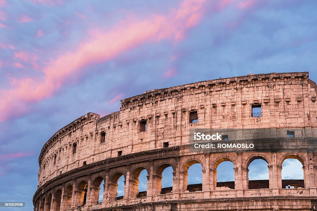 Coliseum con colorido sky en Roma, Italia - Foto de stock de Aire libre libre de derechos