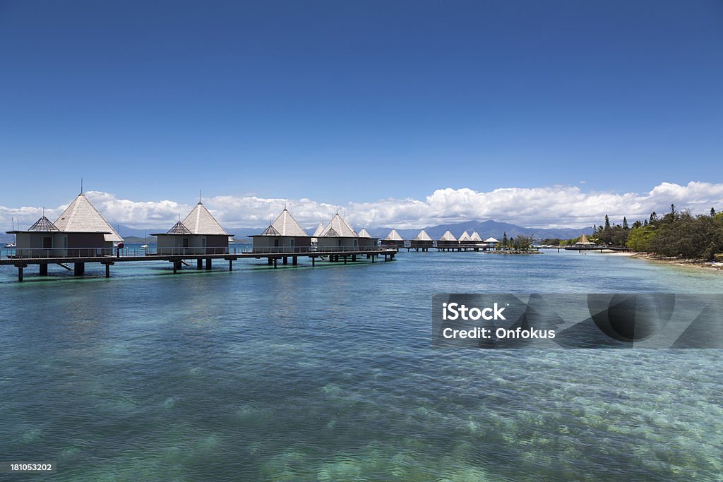 Tropisches Paradies luxuriöse Bungalow über dem Wasser-Resort - Lizenzfrei Neukaledonien Stock-Foto