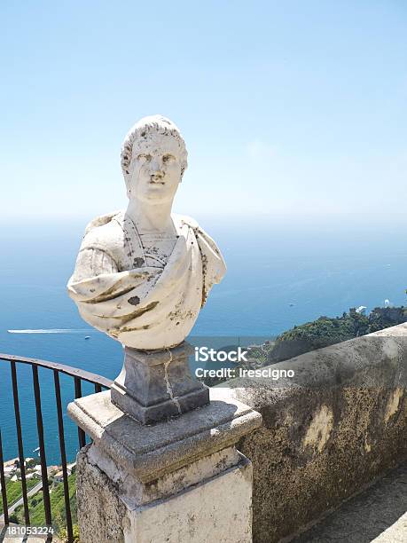 Ravellocostiera Amalfitana - Fotografie stock e altre immagini di Amalfi - Amalfi, Balaustrata, Balcone