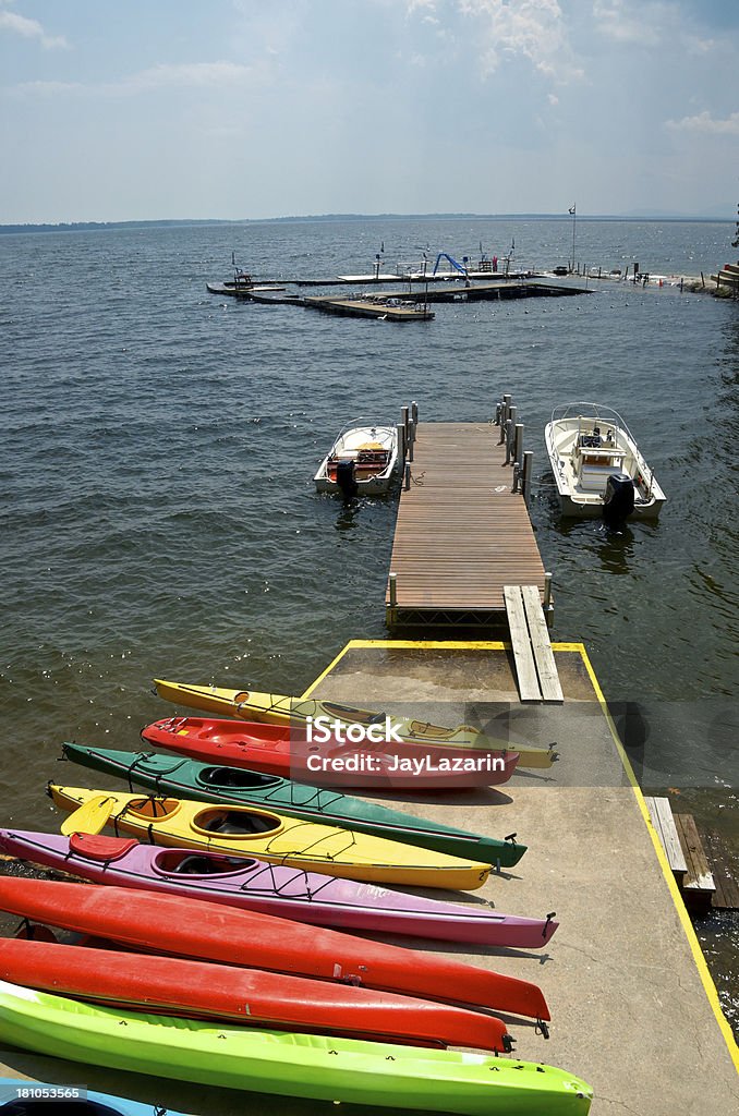 Canoas & los muelles, botes en el lago Champlain, Nueva York, Estados Unidos - Foto de stock de Actividad al aire libre libre de derechos