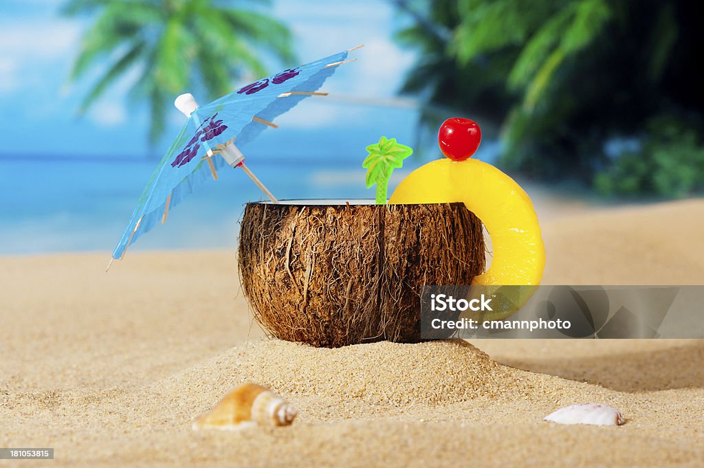 Coconut-Drink-na plaży - Zbiór zdjęć royalty-free (Plaża)