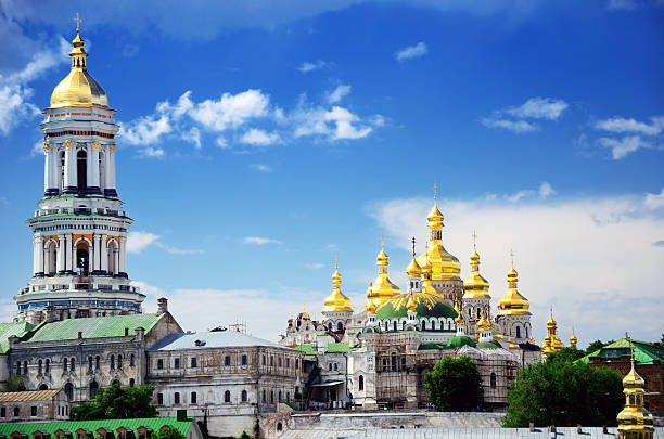 kiev pechersk lavra - kyiv orthodox church dome monastery foto e immagini stock