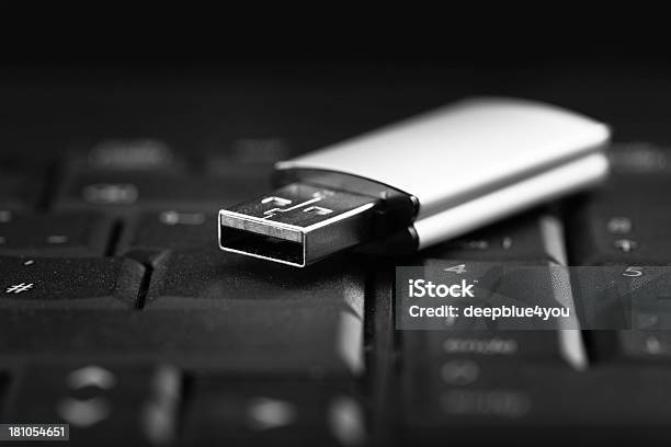 Stick Usb - Fotografie stock e altre immagini di Chiave USB - Chiave USB, Cavo USB, Colore nero
