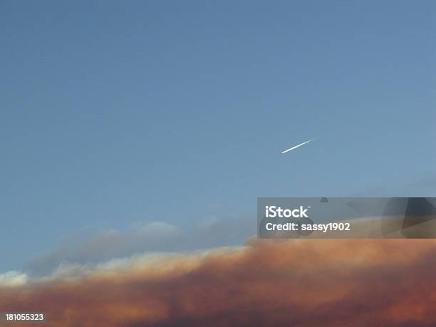 Avião Trail Arizona Ao Pôr Do Sol - Fotografias de stock e mais imagens de Acordo - Acordo, Anoitecer, Arizona