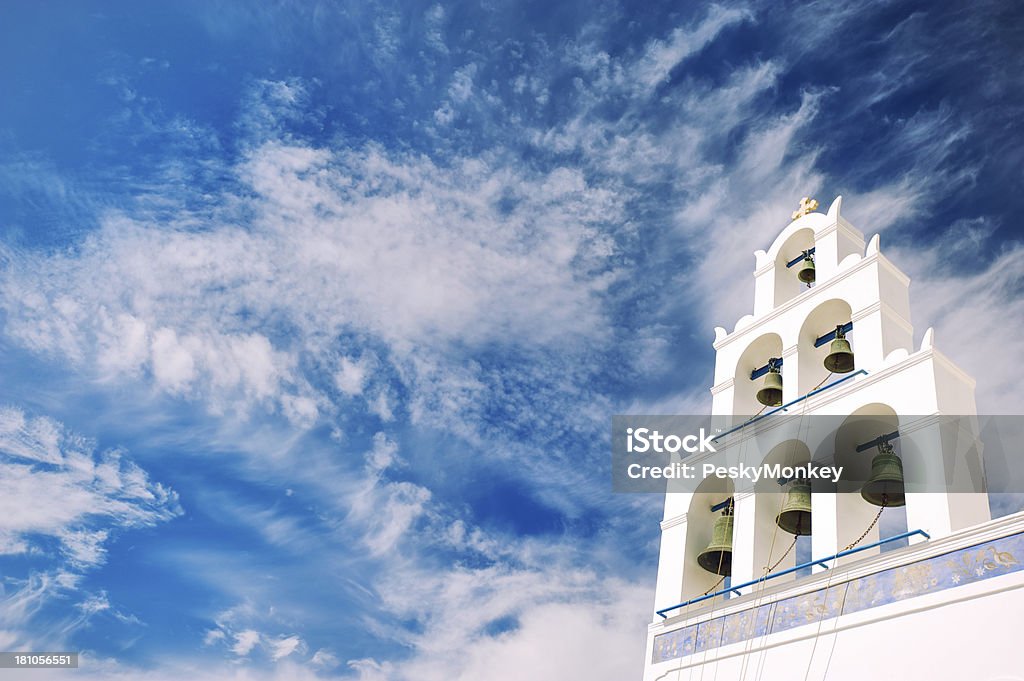 Architettura dell'isola greca di Santorini campanile in Church - Foto stock royalty-free di Architettura