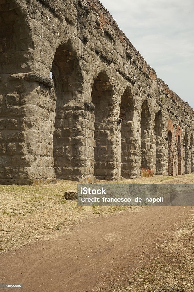 Starożytny Rzymski akwedukt (Parco degli Acquedotti), Rzym-Włochy - Zbiór zdjęć royalty-free (Akwedukt)