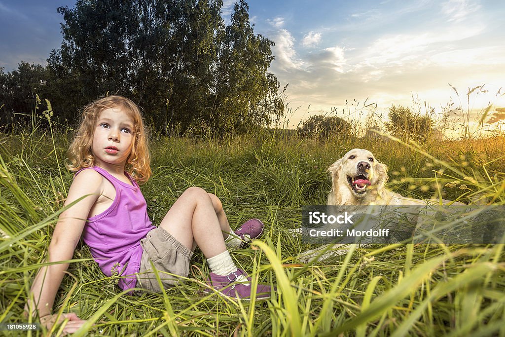 Menina e seu cão faithful - Royalty-free 4-5 Anos Foto de stock