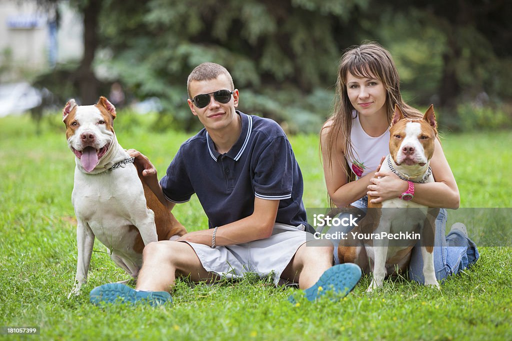 Casal com cães - Royalty-free Adulto Foto de stock