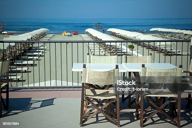 Italiano Beach Club - Fotografie stock e altre immagini di Abbronzarsi - Abbronzarsi, Ambientazione esterna, Attesa