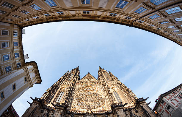 cattedrale di san vito-praga - hradcany castle prague czech republic spring foto e immagini stock