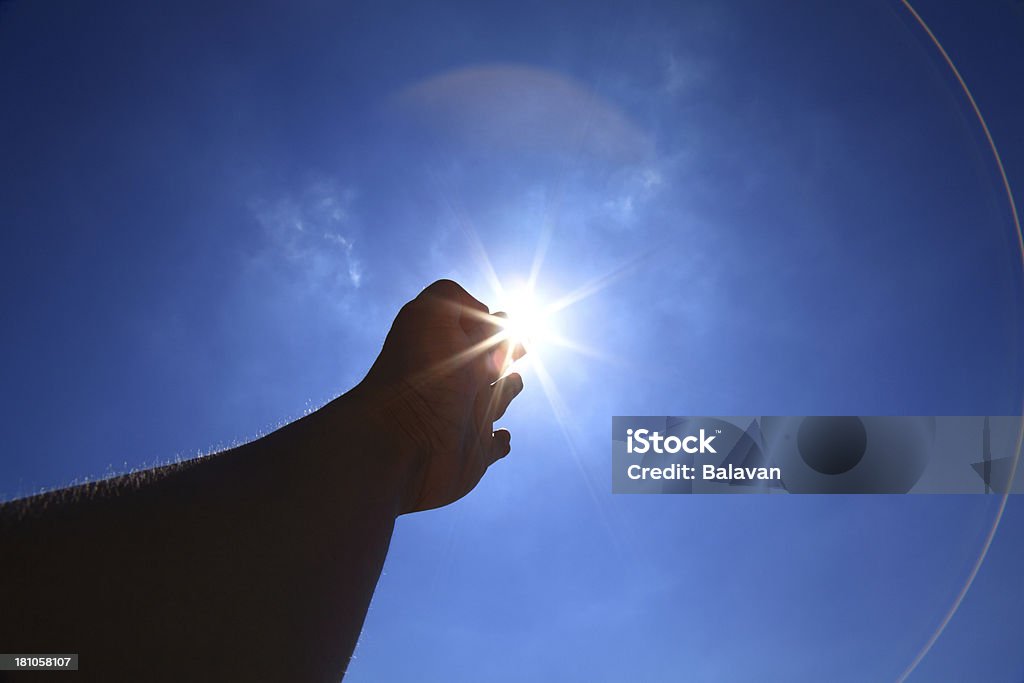 Mano e sole - Foto stock royalty-free di A forma di stella