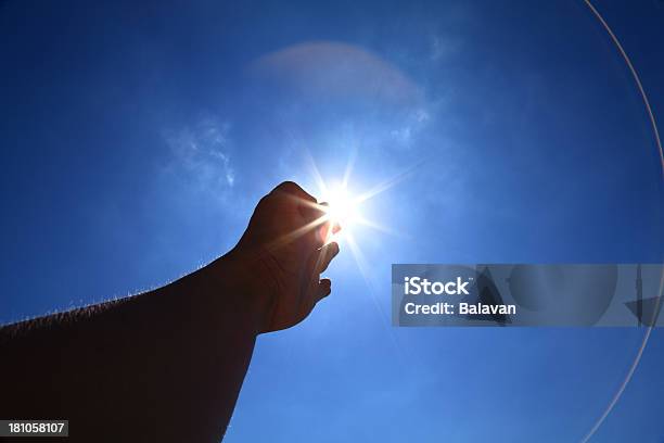 Mano E Sole - Fotografie stock e altre immagini di A forma di stella - A forma di stella, Affari, Afferrare