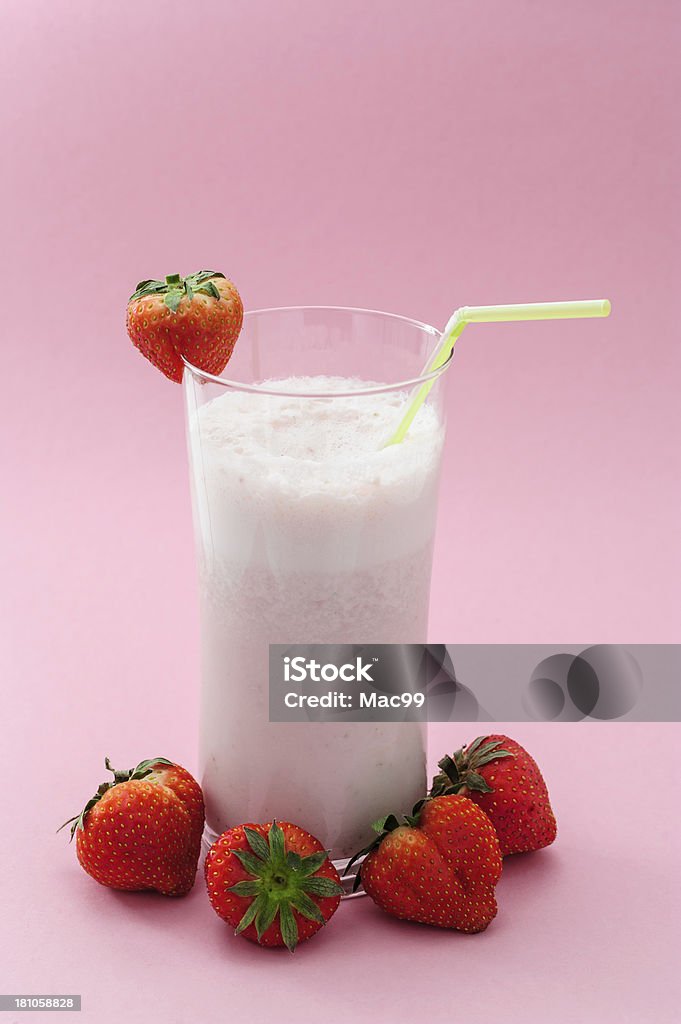 Erdbeer Smoothie auf Pink - Lizenzfrei Abnehmen Stock-Foto